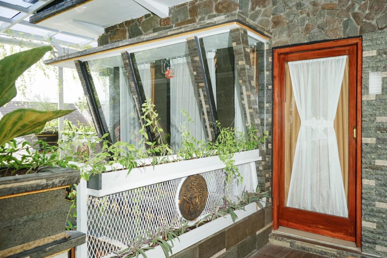 Super Oyo 444 Rafitha Homestay Baturetno Exterior foto