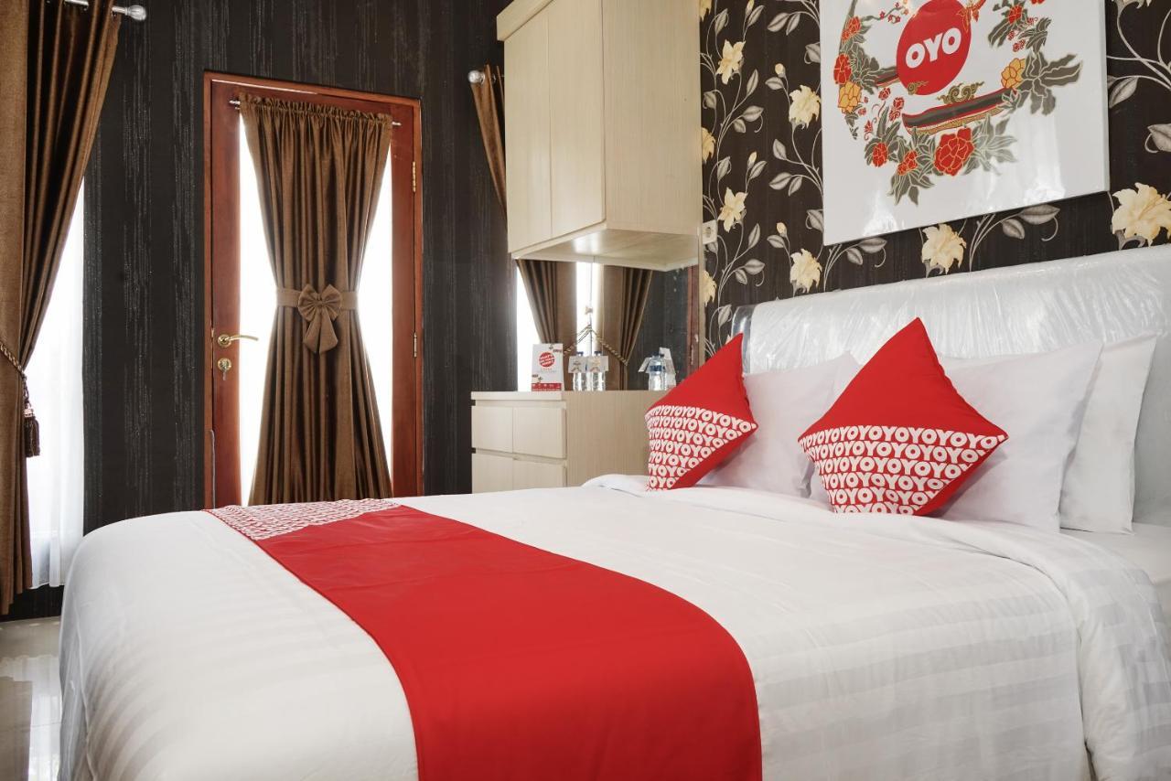 Super Oyo 444 Rafitha Homestay Baturetno Exterior foto